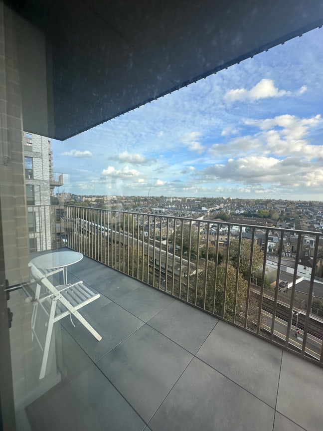 Double Room with Private Bathroom Wandsworth Town  Main Photo