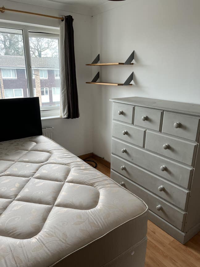 Bracknell Double Room Main Photo