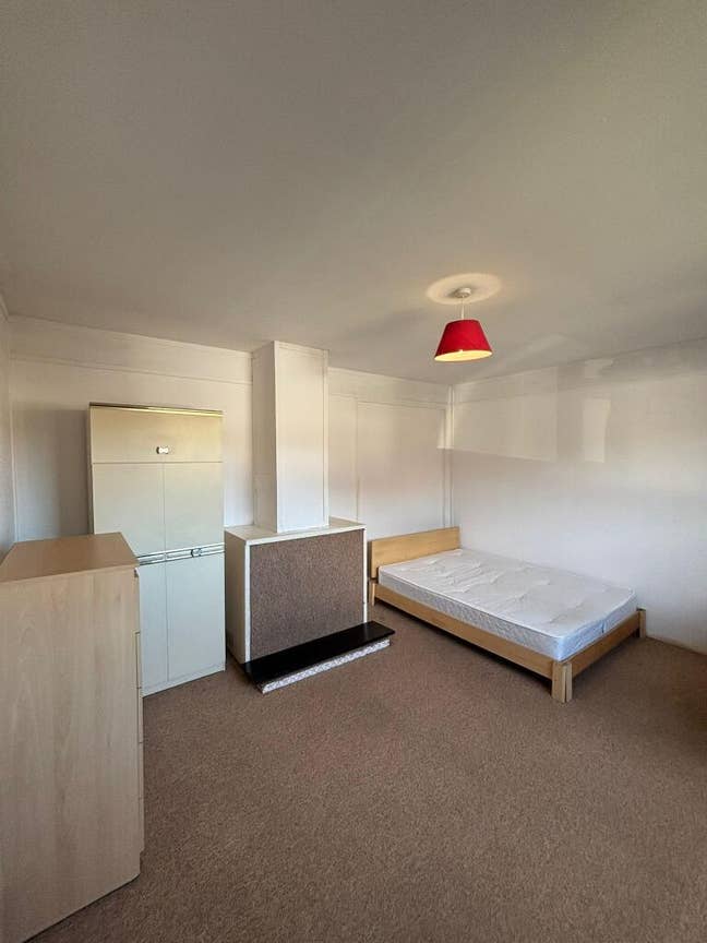 Quality Rooms Easy Access To Hospital & Station  Main Photo