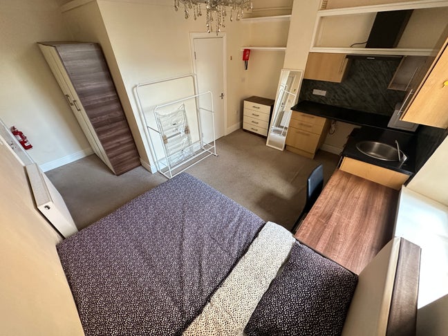 Avail now City Centre studio at £820pm inc bills Main Photo