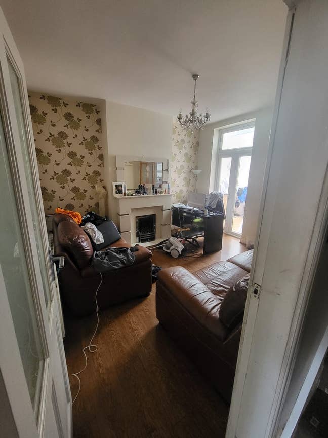 Room available in a professional House Share Main Photo