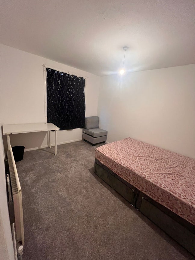 One Double Room Available in ip24  Main Photo