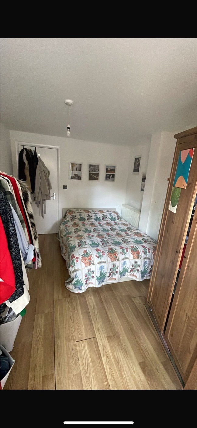 Sunny Double Room in Leytonstone w/ Garden Access Main Photo