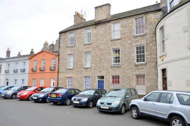 Bright, quiet, unfurnished 2 bedroom flat  Main Photo