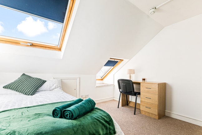 **Large Rooms - Elm Grove Location** Main Photo