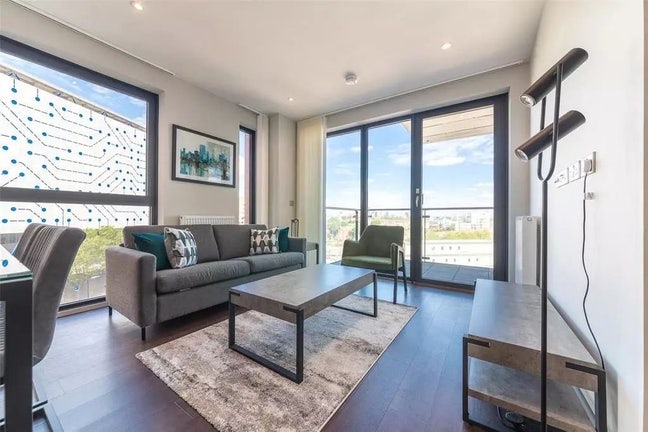 Small double bed room, modern flat, canary wharf Main Photo