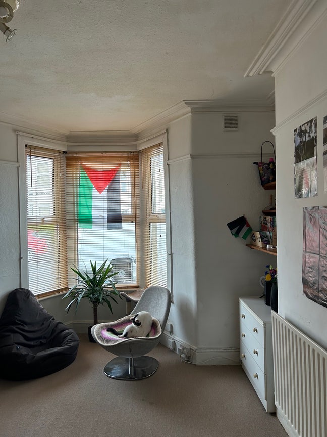 Double room in a 2 bed flat with current tenant Main Photo