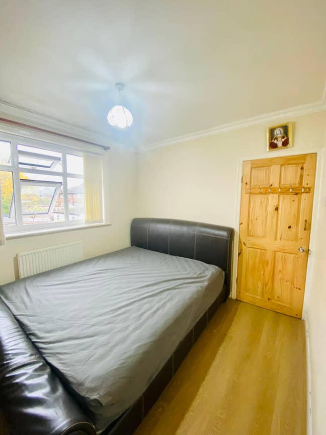 Spacious Shared Room Available in Burnage Main Photo