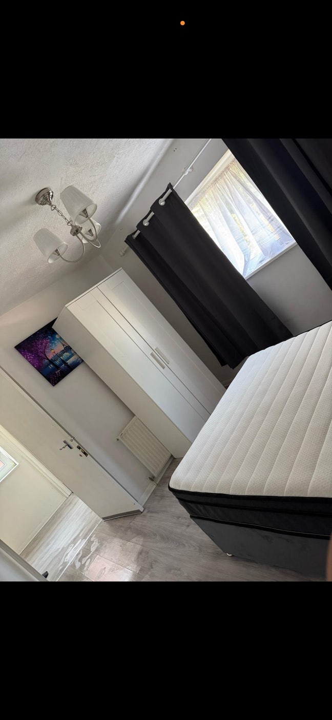 Amazing big room for rent  Main Photo