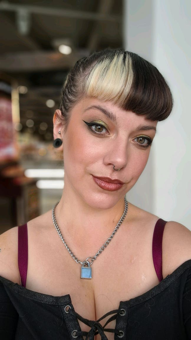 Working professional + indoor cat  Main Photo