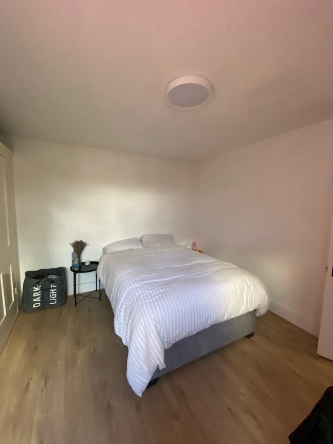 Spacious Double Room Available in Tooting Broadway Main Photo