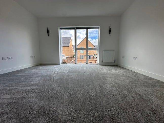 Brand New, spacious super large + single rooms Main Photo