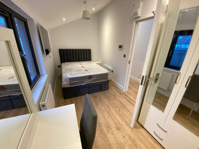 🌟 Spacious Double Room for Couples – North Street Main Photo