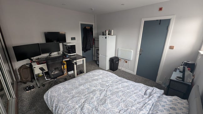 Double En-Suite Room to Let – Burnt Oak Broadway,  Main Photo