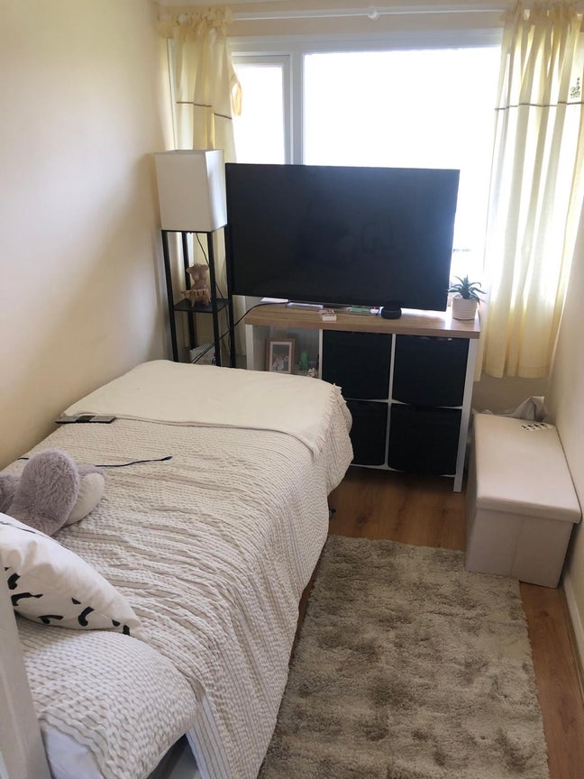 Small Double Room - View it before you judge it Main Photo