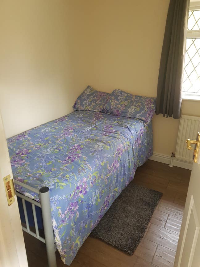 Large Single Room to Let in Popular Ifield Drive Main Photo