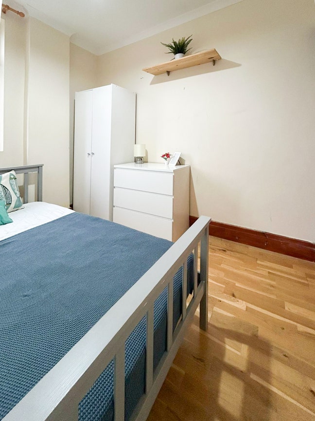 Small Double Room Available Main Photo