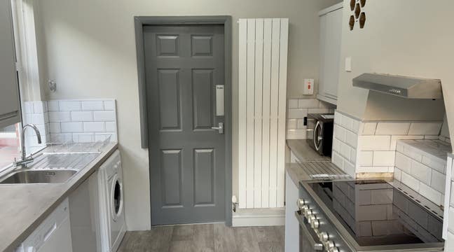 Immaculate Student House just minutes from UoN! Main Photo