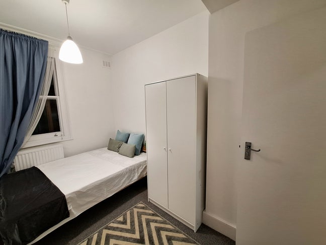 Spacious large double room near Notting Hill Main Photo