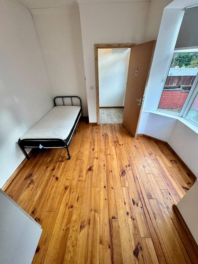 4 Bed Terraced House, West View, DL14 Main Photo