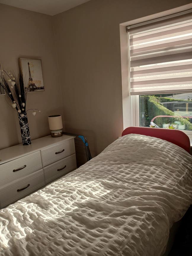 Single room in house shared with two females  Main Photo