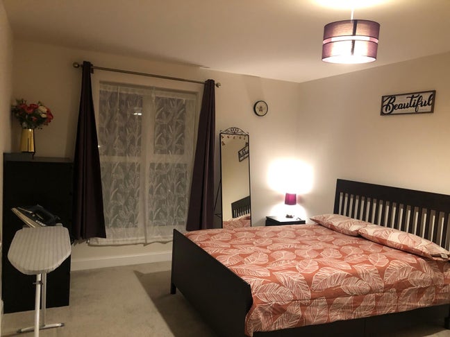 Sharing Room in 2 Bedroom Apartment Main Photo