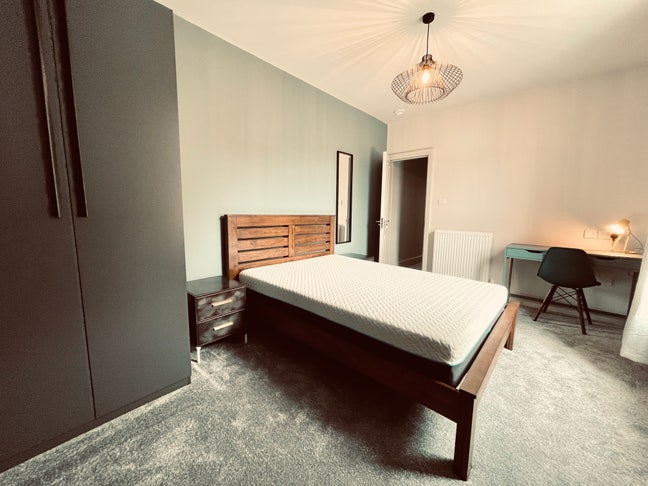 Lovely Large Double Room - En-Suite inc ALL Bills! Main Photo