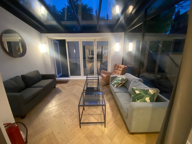 Spacious ensuite - Caledonian Road/King Cross Main Photo