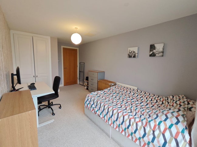 Amazing Double Room Next to River / Available SOON Main Photo
