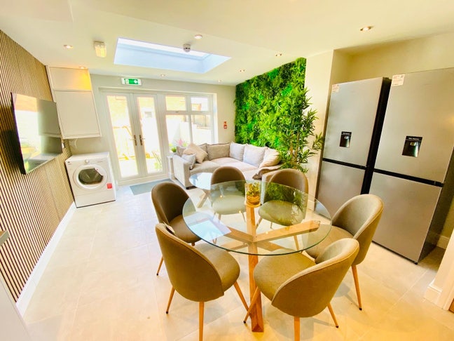 Designer Studio Room - 6 bed Whitefield House Main Photo