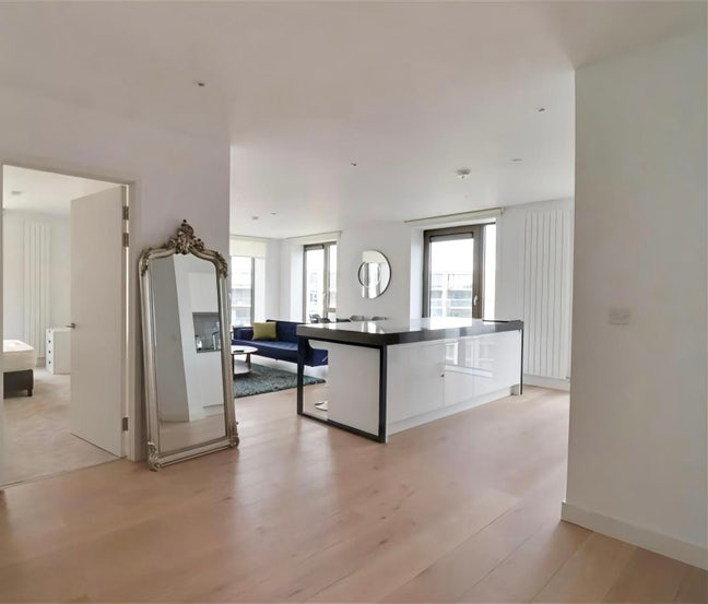 Luxury Penthouse Room with Private Bathroom Main Photo