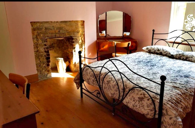 Extremely Large Room in a Convenient Location Main Photo