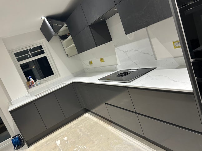 Large double room in a quiet house. Main Photo