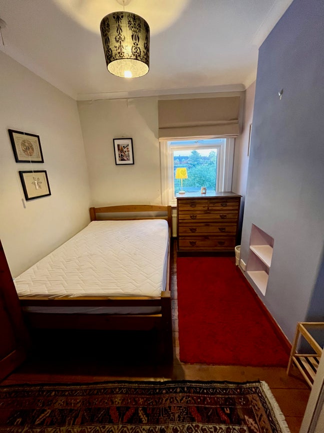 Bright Double Room in South Norwood available Main Photo