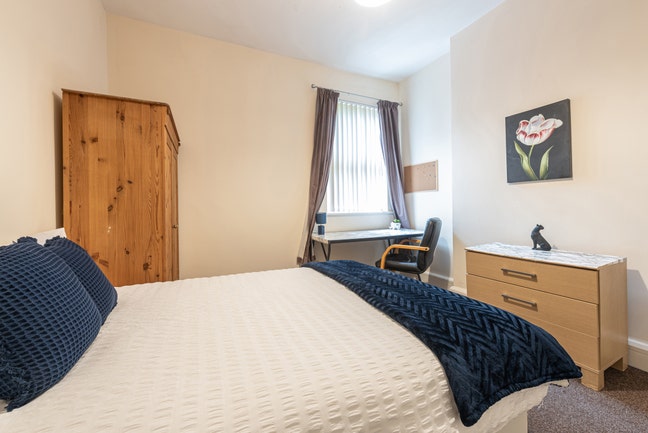 1 DBL Student Room Minutes from the Main Campus Main Photo