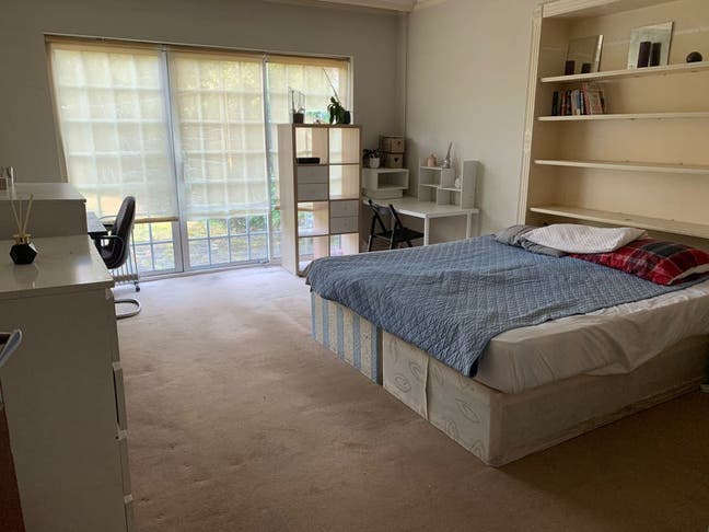 Single En-suite + Double room near BRENT CROSS Main Photo