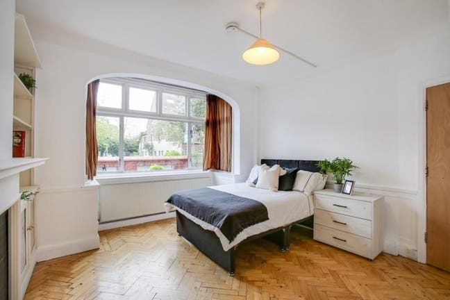2 Rooms in Friendly Home in Northfields Main Photo
