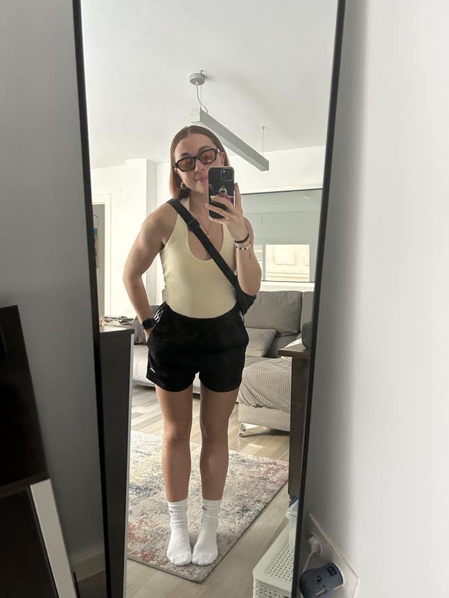 I am a professional female aged 28. I am look... Main Photo