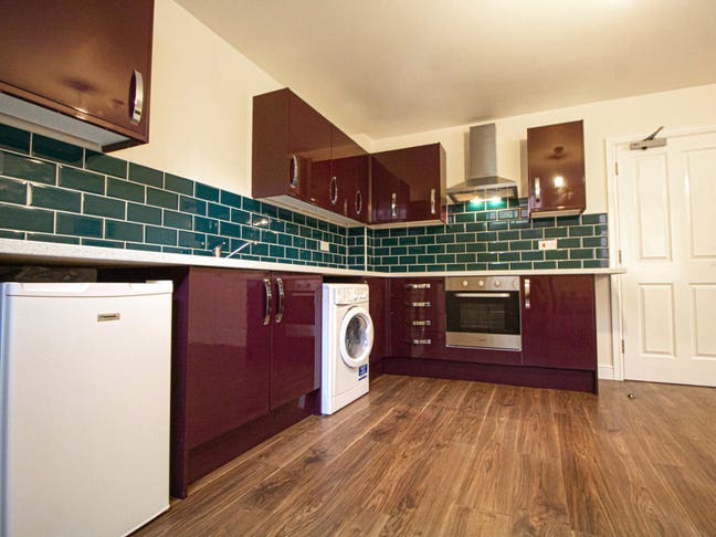 Prime location! Whole 3 bed 3 bath available!! Main Photo