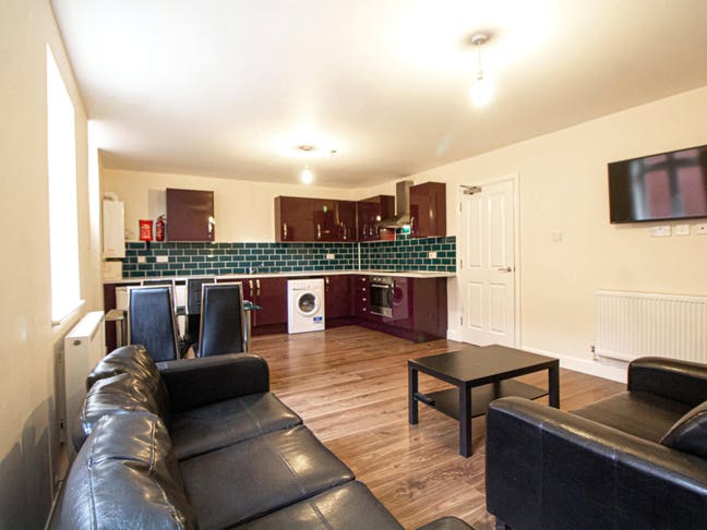 Prime location! Whole 3 bed 3 bath available!! Main Photo