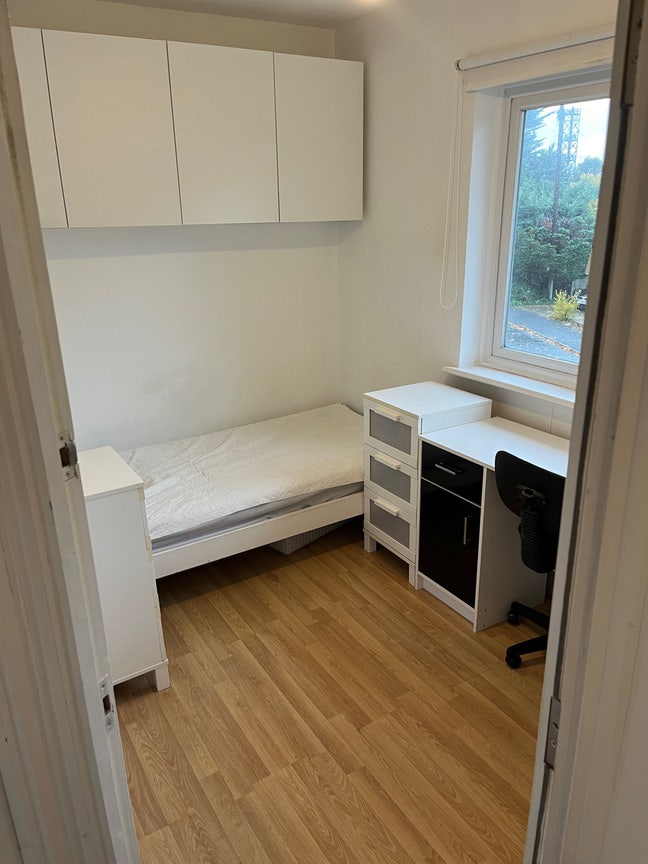 Single en-suite Room to let in Hillingdon,  Main Photo
