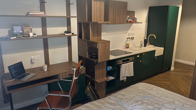 Premium Studio Tenancy Takeover Main Photo