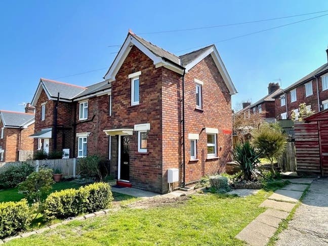 Double room & house share with live in owner Main Photo