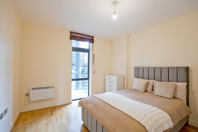 Amazing Newly Refurbished Double Bed Flat! Main Photo