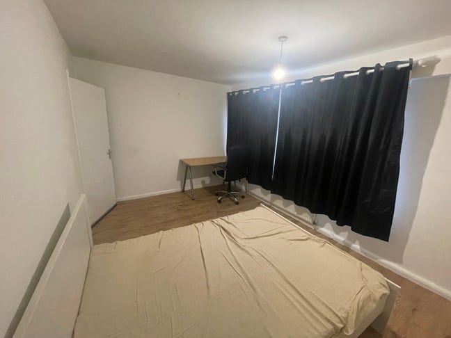 Large Room on Quiet Road, Bills inc Main Photo