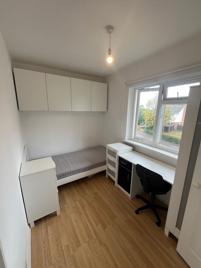 Single en-suite Room to let in Hillingdon,  Main Photo
