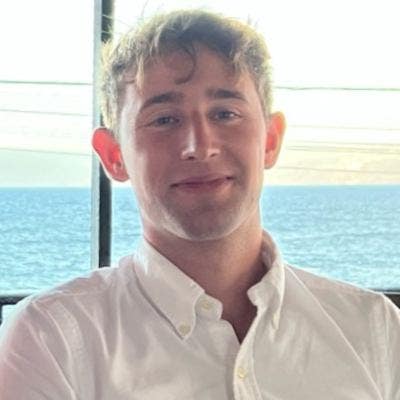 Professional Male seeks a double room Main Photo