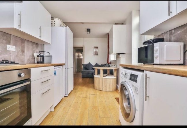 1 en-suite room  in a shared house PO4 0ay Main Photo