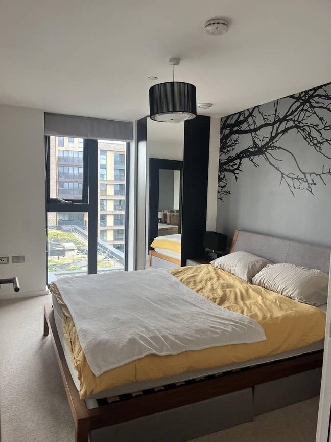 Double En-Suite for a tidy & considerate flatmate Main Photo