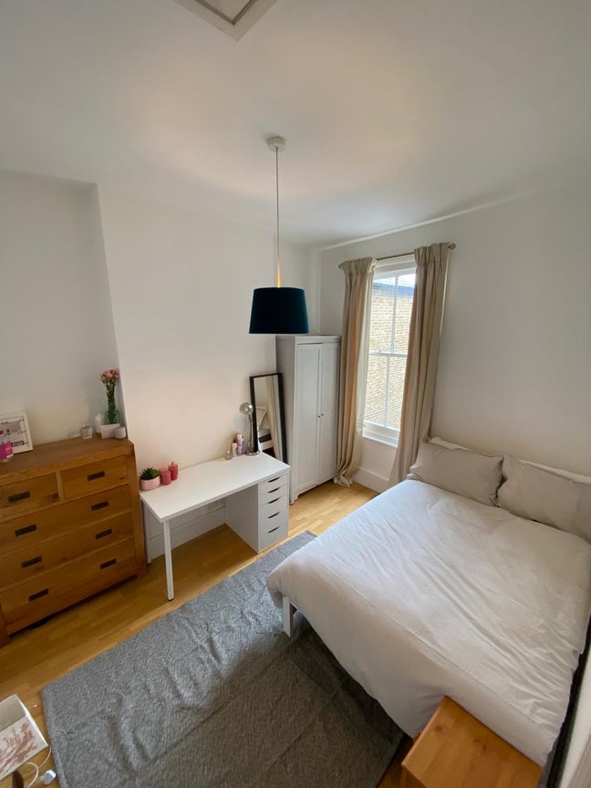 Spacious Double Room in 2-Bed Flat (with garden!) Main Photo